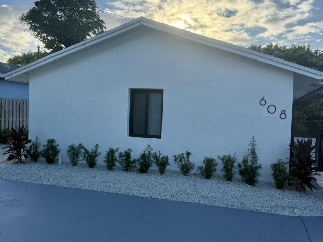 Home for rent at 608 SE 2nd Avenue Avenue - photo 6669238