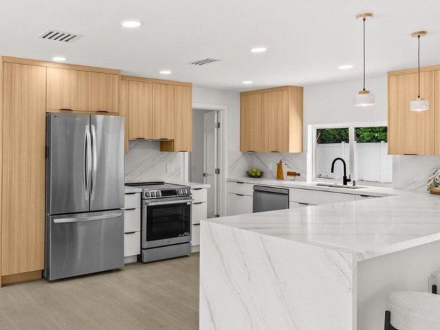 Home for rent at 608 SE 2nd Avenue Avenue - photo 6669242