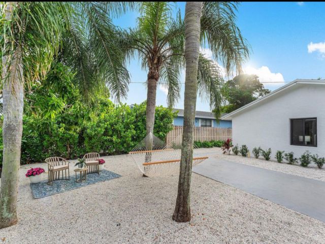 Home for rent at 608 SE 2nd Avenue Avenue - photo 6784462