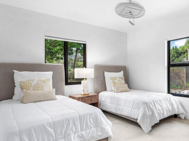 Home for rent at 608 SE 2nd Avenue Avenue - photo 6784463