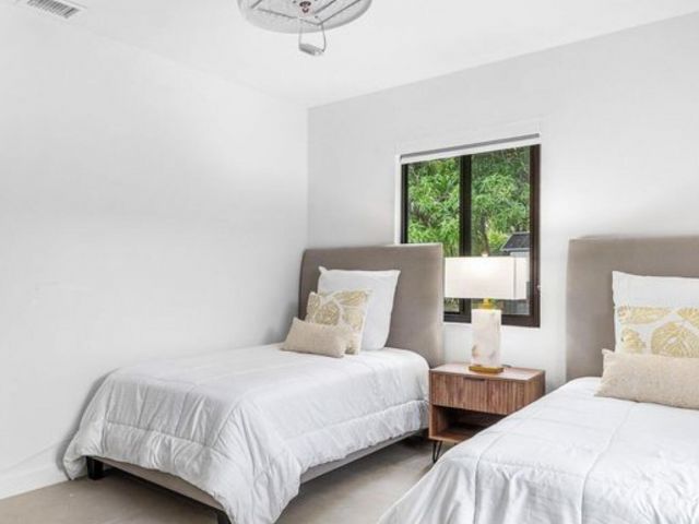 Home for rent at 608 SE 2nd Avenue Avenue - photo 6784464