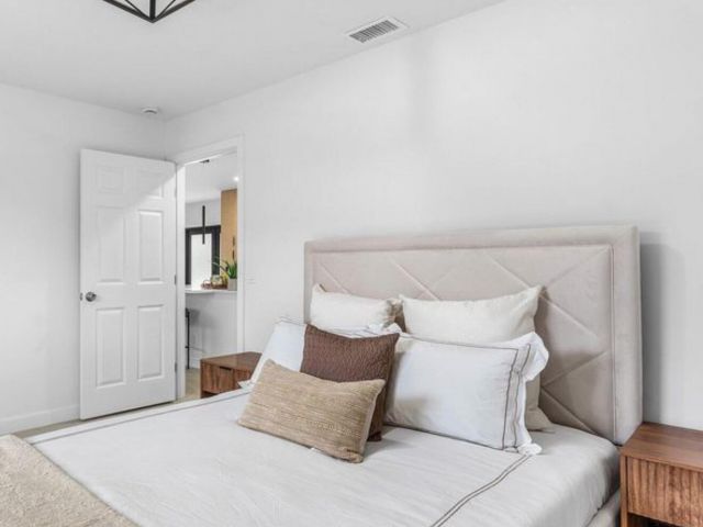 Home for rent at 608 SE 2nd Avenue Avenue - photo 6784466