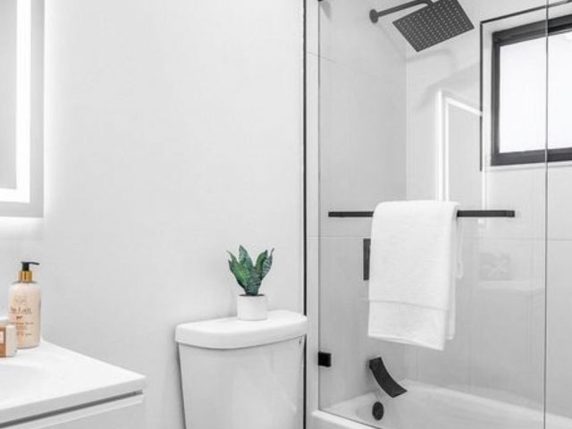 Home for rent at 608 SE 2nd Avenue Avenue - photo 6784467