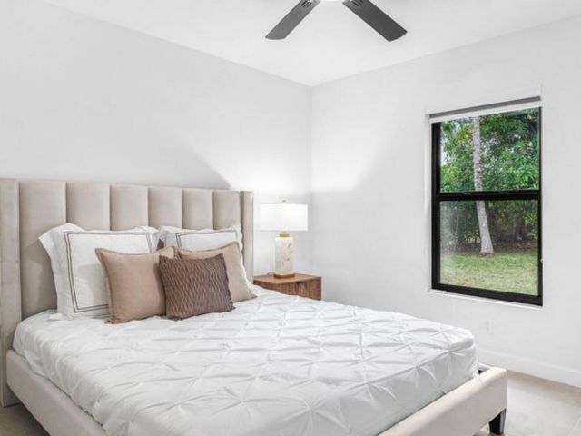 Home for rent at 608 SE 2nd Avenue Avenue - photo 6784468