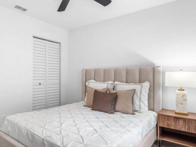 Home for rent at 608 SE 2nd Avenue Avenue - photo 6784469