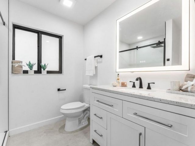 Home for rent at 608 SE 2nd Avenue Avenue - photo 6784471