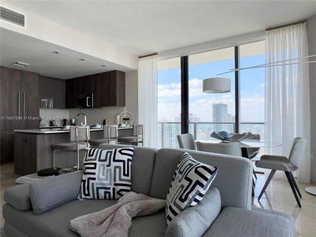 Apartment for sale  Unit #3611 - photo 6669117