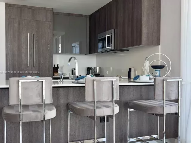 2-bedroom condo for sale in Miami - 68 SE 6th St 3611 - MondialRealty