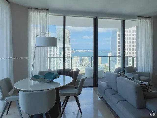 2-bedroom condo for sale in Miami - 68 SE 6th St 3611 - MondialRealty
