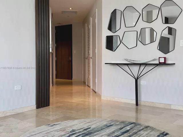 2-bedroom condo for sale in Miami - 68 SE 6th St 3611 - MondialRealty