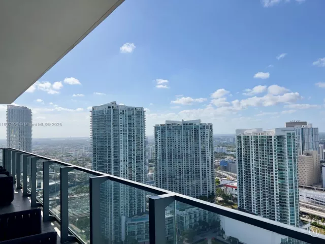2-bedroom condo for sale in Miami - 68 SE 6th St 3611 - MondialRealty