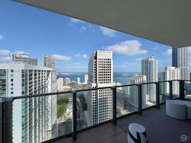 2-bedroom condo for sale in Miami - 68 SE 6th St 3611 - MondialRealty