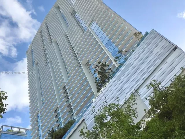 2-bedroom condo for sale in Miami - 68 SE 6th St 3611 - MondialRealty
