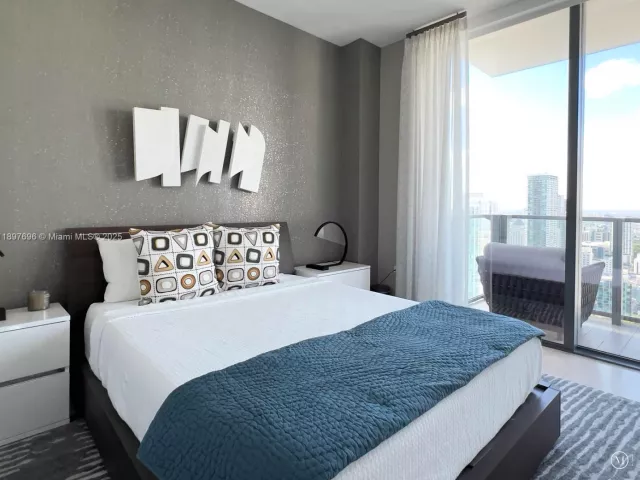 2-bedroom condo for sale in Miami - 68 SE 6th St 3611 - MondialRealty