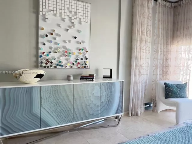 2-bedroom condo for sale in Miami - 68 SE 6th St 3611 - MondialRealty