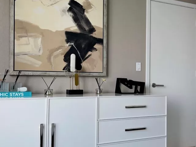 2-bedroom condo for sale in Miami - 68 SE 6th St 3611 - MondialRealty