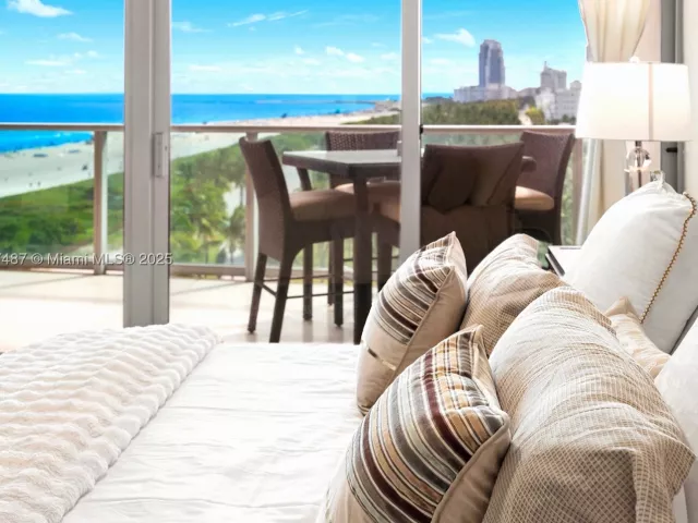2-bedroom condo for rent in Miami Beach - 1455 Ocean Dr 1003 - MondialRealty