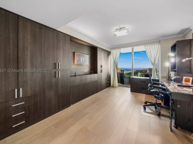 2-bedroom condo for rent in Miami Beach - 1455 Ocean Dr 1003 - MondialRealty