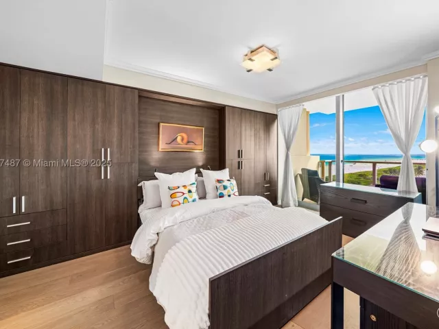 2-bedroom condo for rent in Miami Beach - 1455 Ocean Dr 1003 - MondialRealty