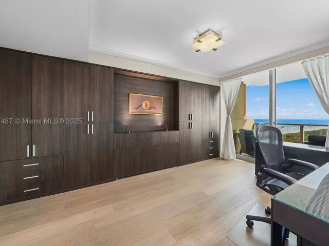 2-bedroom condo for rent in Miami Beach - 1455 Ocean Dr 1003 - MondialRealty