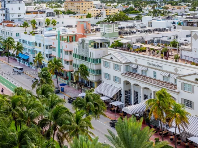2-bedroom condo for rent in Miami Beach - 1455 Ocean Dr 1003 - MondialRealty