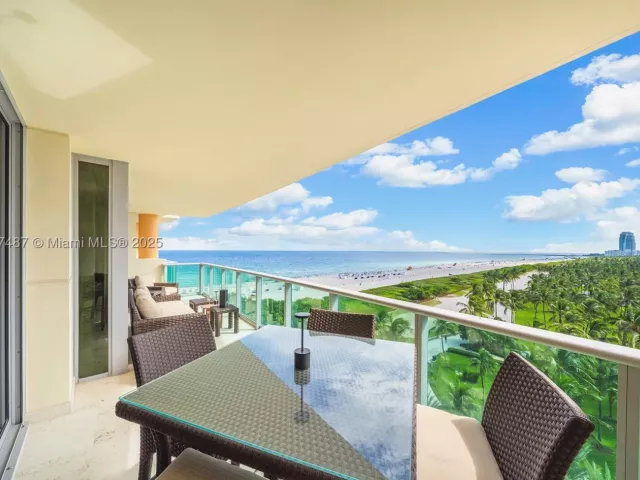 2-bedroom condo for rent in Miami Beach - 1455 Ocean Dr 1003 - MondialRealty