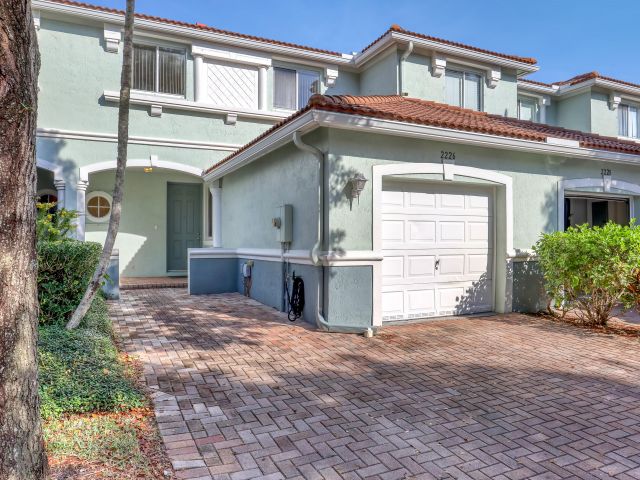 Home for rent at 2226 Oakmont Drive - photo 6856052