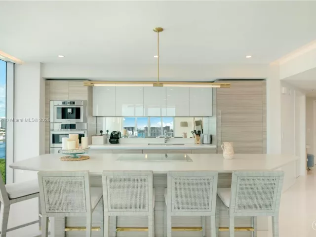 3-bedroom condo for sale in Sunny Isles Beach - 330 Sunny Isles Blvd 5-1902 - MondialRealty