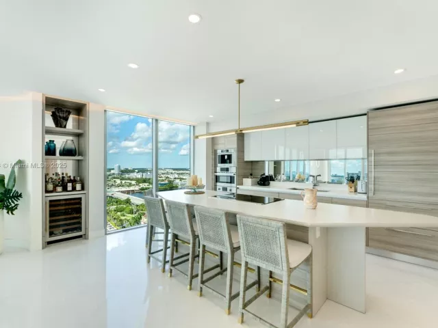 3-bedroom condo for sale in Sunny Isles Beach - 330 Sunny Isles Blvd 5-1902 - MondialRealty