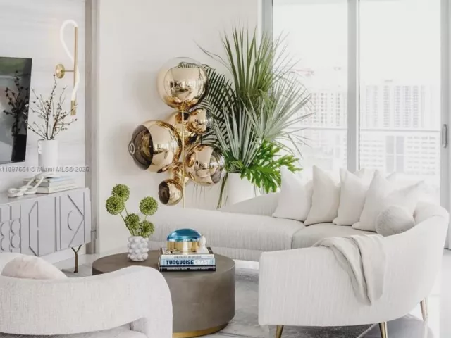 3-bedroom condo for sale in Sunny Isles Beach - 330 Sunny Isles Blvd 5-1902 - MondialRealty