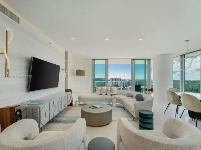 3-bedroom condo for sale in Sunny Isles Beach - 330 Sunny Isles Blvd 5-1902 - MondialRealty