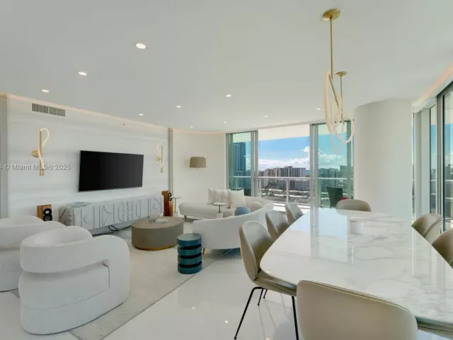 3-bedroom condo for sale in Sunny Isles Beach - 330 Sunny Isles Blvd 5-1902 - MondialRealty