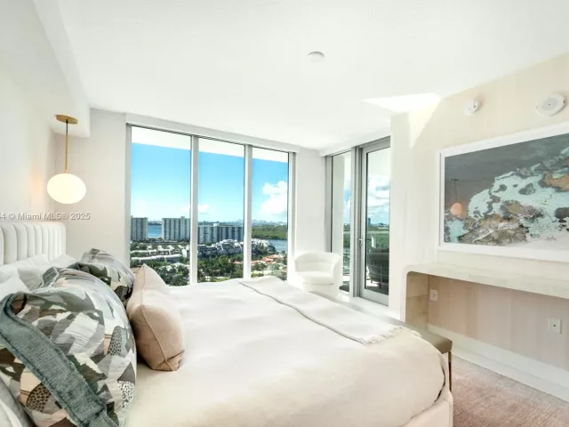 3-bedroom condo for sale in Sunny Isles Beach - 330 Sunny Isles Blvd 5-1902 - MondialRealty