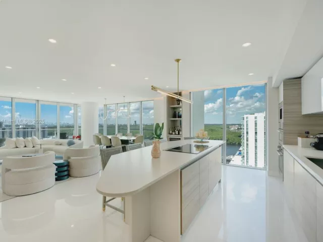 3-bedroom condo for sale in Sunny Isles Beach - 330 Sunny Isles Blvd 5-1902 - MondialRealty