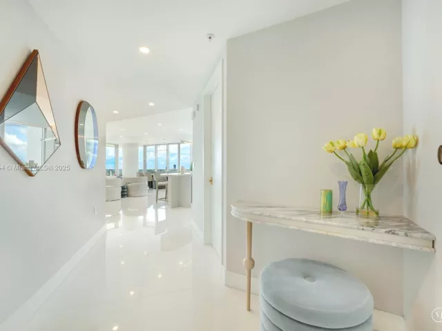 3-bedroom condo for sale in Sunny Isles Beach - 330 Sunny Isles Blvd 5-1902 - MondialRealty