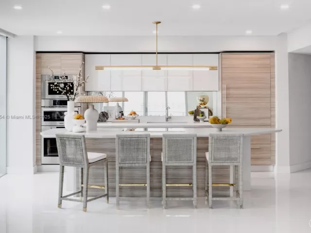 3-bedroom condo for sale in Sunny Isles Beach - 330 Sunny Isles Blvd 5-1902 - MondialRealty