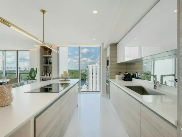 3-bedroom condo for sale in Sunny Isles Beach - 330 Sunny Isles Blvd 5-1902 - MondialRealty