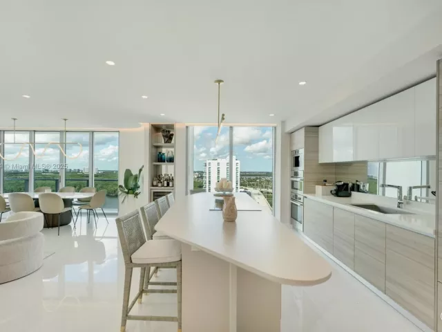 3-bedroom condo for sale in Sunny Isles Beach - 330 Sunny Isles Blvd 5-1902 - MondialRealty