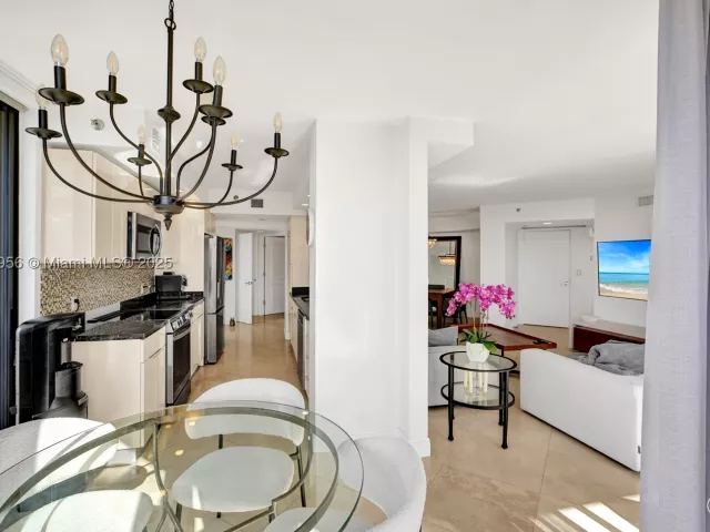 3-bedroom condo for sale in Aventura - 1000 E Island Blvd 1403 - MondialRealty