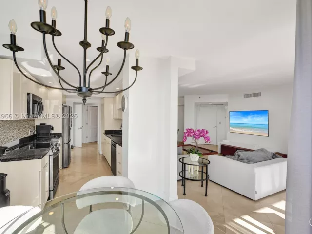 3-bedroom condo for sale in Aventura - 1000 E Island Blvd 1403 - MondialRealty