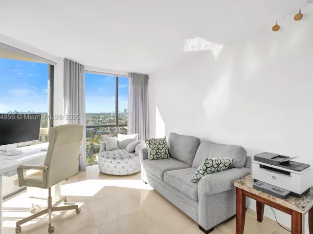3-bedroom condo for sale in Aventura - 1000 E Island Blvd 1403 - MondialRealty
