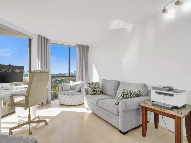 3-bedroom condo for sale in Aventura - 1000 E Island Blvd 1403 - MondialRealty