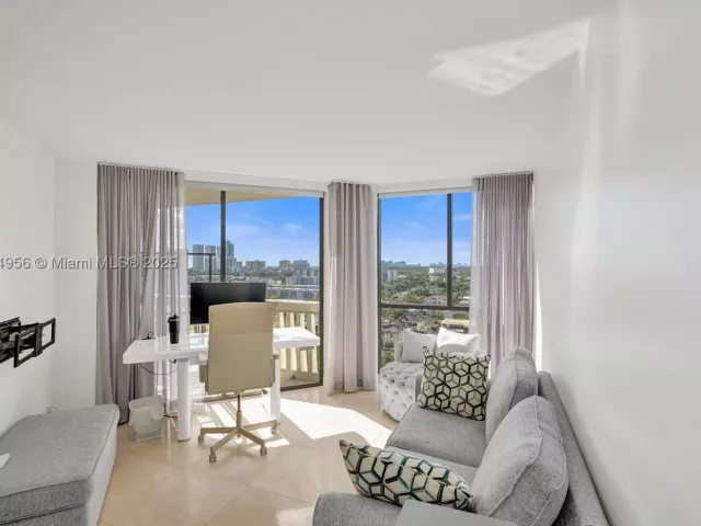 3-bedroom condo for sale in Aventura - 1000 E Island Blvd 1403 - MondialRealty