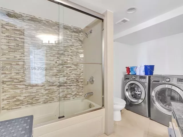 3-bedroom condo for sale in Aventura - 1000 E Island Blvd 1403 - MondialRealty