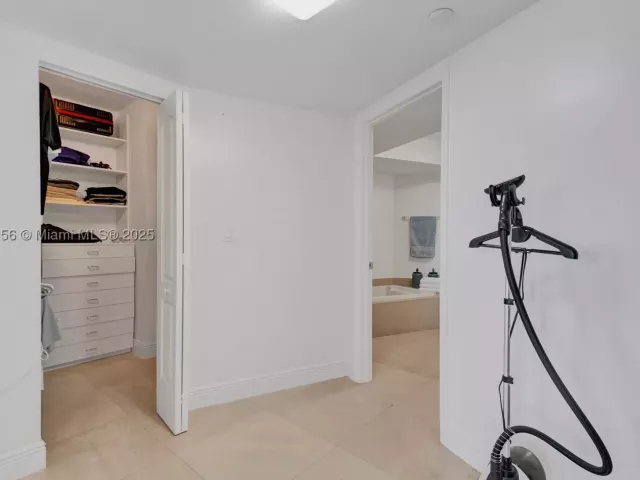 3-bedroom condo for sale in Aventura - 1000 E Island Blvd 1403 - MondialRealty