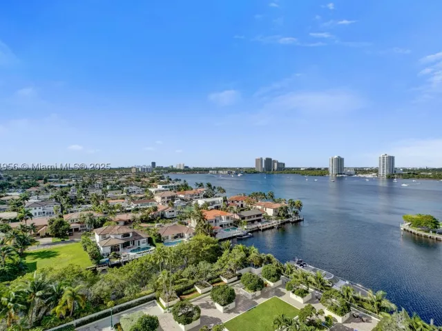 3-bedroom condo for sale in Aventura - 1000 E Island Blvd 1403 - MondialRealty