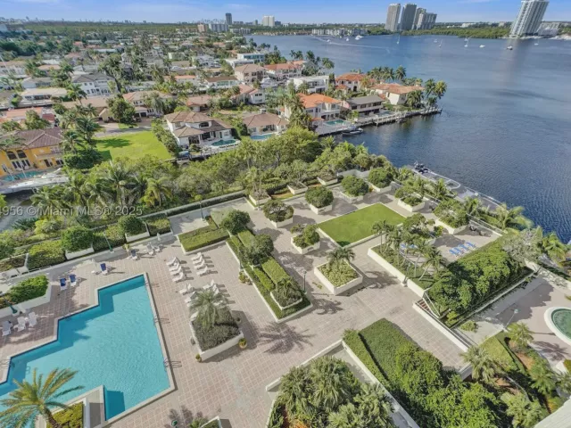 3-bedroom condo for sale in Aventura - 1000 E Island Blvd 1403 - MondialRealty