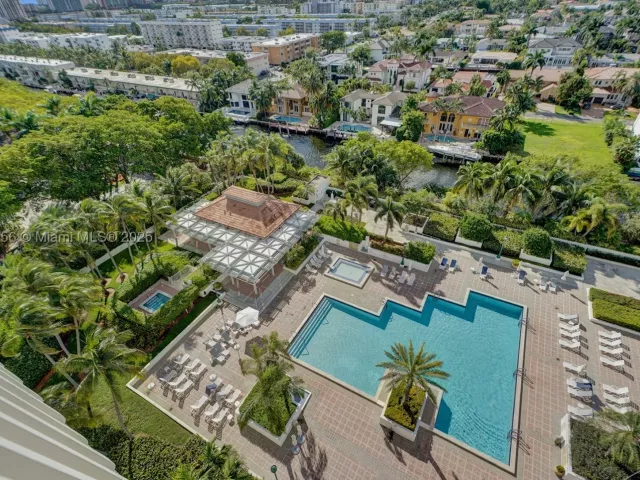 3-bedroom condo for sale in Aventura - 1000 E Island Blvd 1403 - MondialRealty
