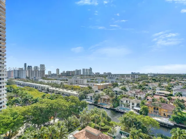 3-bedroom condo for sale in Aventura - 1000 E Island Blvd 1403 - MondialRealty