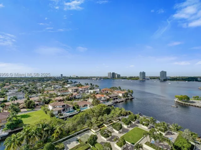 3-bedroom condo for sale in Aventura - 1000 E Island Blvd 1403 - MondialRealty